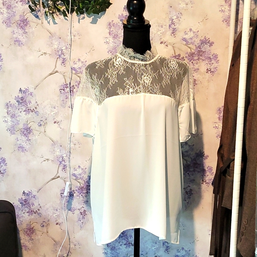 NWOT, White short flutter split sleeved blouse.